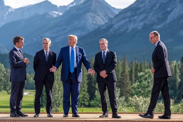 Kananaskis, Alberta, Canada, 16 06 2025 Mountain Lodge G7 Summit 2025 Family photo with L R Emmanuel Macron France , Mark Carney Canada , Donald Trump USA , Keir Starmer Great Britain , German Chancellor Friedrich Merz CDU Photo Michael Kappeler Pool Copyright: xMichaelxKappeler Pool dtsxNachrichtenagenturx dts_71154