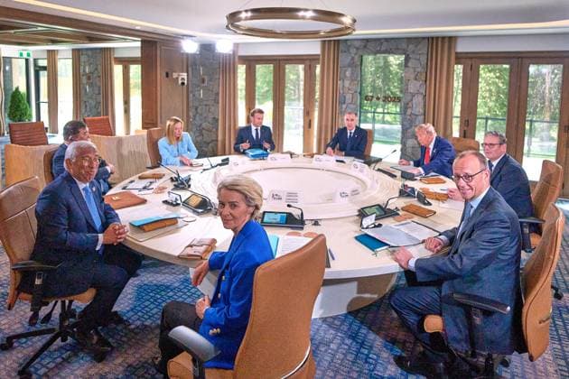 Kananaskis, Alberta, Canada, 16 06 2025 Mountain Lodge G7 Summit 2025 Working session of the G7, clockwise starting with the Chair Mark Carney Canada , Donald Trump USA , Keir Starmer United Kingdom , German Chancellor Friedrich Merz CDU , Ursula von der Leyen EU , Antonio Costas EU , Shigeru Ishiba Japan , Giorgia Meloni It Copyright: xMichaelxKappeler Pool dtsxNachrichtenagenturx dts_71159