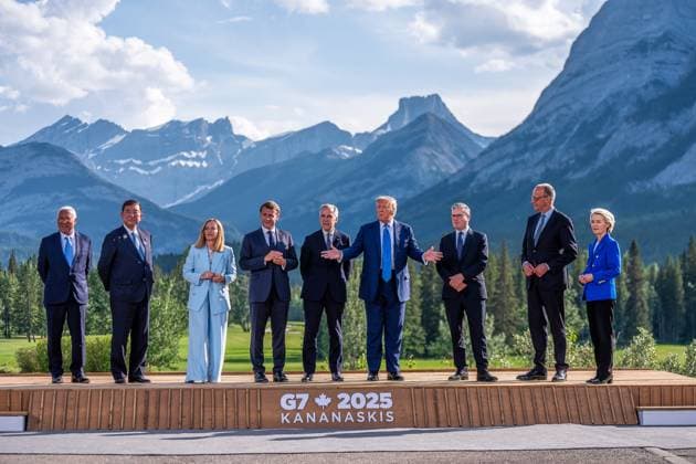 Kananaskis, Alberta, Canada, 16 06 2025 Mountain Lodge G7 Summit 2025 Family photo with L R Antonio Costas EU , Shigeru Ishiba Japan , Giorgia Meloni Italy , Emmanuel Macron France , Mark Carney Canada , Donald Trump USA , Keir Starmer Great Britain , German Chancellor Friedrich Merz CDU and Ursula von der Leyen EU Photo Michael Kappeler Pool Copyright: xMichaelxKappeler Pool dtsxNachrichtenagenturx dts_71155