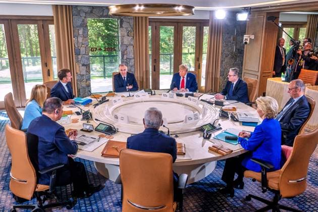 Kananaskis, Alberta, Canada, 16 06 2025 Mountain Lodge G7 Summit 2025 Working session of the G7, clockwise starting with the Chair Mark Carney Canada , Donald Trump USA , Keir Starmer United Kingdom , German Chancellor Friedrich Merz CDU , Ursula von der Leyen EU , Antonio Costas EU , Shigeru Ishiba Japan , Giorgia Meloni It Copyright: xMichaelxKappeler Pool dtsxNachrichtenagenturx dts_71157