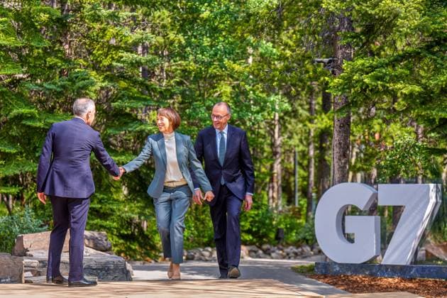 Kananaskis, Alberta, Canada, 16 06 2025 Mountain Lodge G7 Summit 2025 Canadian Prime Minister Mark Carney, Charlotte Merz and Federal Chancellor Friedrich Merz CDU Photo Michael Kappeler Pool Copyright: xMichaelxKappeler Pool dtsxNachrichtenagenturx dts_71170