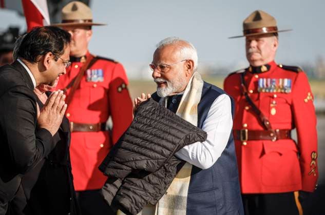 June 16, 2025, Calgary, Ab, CANADA: Indian Prime Minister Narendra Modi is greeted as he arrives in Calgary, Alta., Monday, June 16, 2025, to attend the G7 Leaders meeting taking place in Kananaskis. Calgary CANADA  - ZUMAc35_ 20250616_zaf_c35_279 Copyright: xJeffxMcintoshx