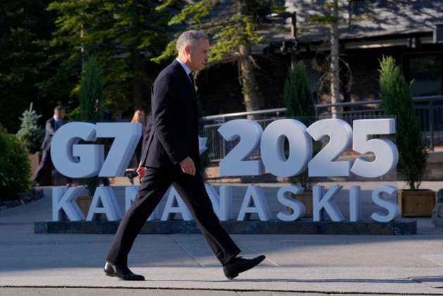 June 17, 2025, Kananaskis, Ab, Canada: p>Prime Minister Mark Carney makes his way to meet with North Atlantic Treaty Organization Secretary General Mark Rutte at the G7 Summit in Kananaskis, Alta., on Tuesday, June 17, 2025. Kananaskis Canada  - ZUMAc35_ 20250617_zaf_c35_029 Copyright: xAdrianxWyldx