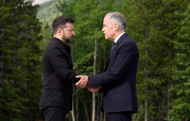 June 17, 2025, Kananaskis, Ab, Canada: Prime Minister Mark Carney meets with Ukrainian President Volodymyr Zelenskyy at the G7 Summit in Kananaskis, Alta., on Tuesday, June 17, 2025. Kananaskis Canada  - ZUMAc35_ 20250617_zaf_c35_058 Copyright: xAdrianxWyldx