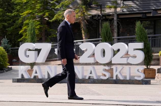 June 17, 2025, Kananaskis, Ab, Canada: Prime Minister Mark Carney makes his way to greet Ukrainian President Volodymyr Zelenskyy at the G7 Summit in Kananaskis, Alta., on Tuesday, June 17, 2025. Kananaskis Canada  - ZUMAc35_ 20250617_zaf_c35_060 Copyright: xAdrianxWyldx