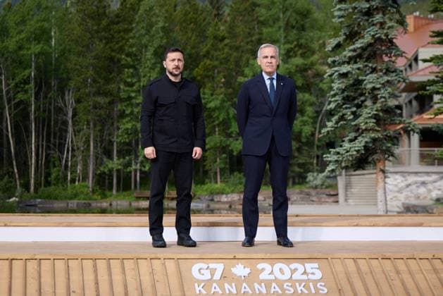 Canadian Prime Minister Mark Carney welcomes Ukrainian President Volodymyr Zelensky during the 2025 G7 Summit in Kananaskis, Alberta, Canada Canadian Prime Minister Mark Carney welcomes Ukrainian President Volodymyr Zelensky during the 2025 G7 Summit in Kananaskis, en Alberta au Canada, le 17 juin 2025 Ukraine Presidency via Bestimage Canadian Prime Minister Mark Carney welcomes Ukrainian President Volodymyr Zelenskyy during the 2025 G7 Summit in Kananaskis, Alberta, Canada, on June 17, 2025 Kananaskis Canada  Copyright: xUkrainexPresidencyxviaxBestimagexUkrainexPresidencyxviaxBestimagex