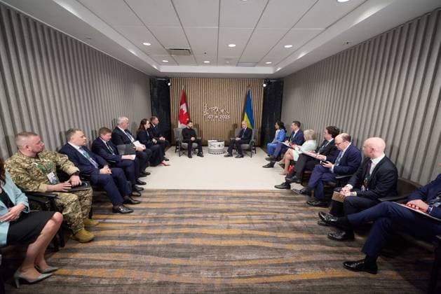 Canadian Prime Minister Mark Carney welcomes Ukrainian President Volodymyr Zelensky during the 2025 G7 Summit in Kananaskis, Alberta, Canada Canadian Prime Minister Mark Carney welcomes Ukrainian President Volodymyr Zelensky during the 2025 G7 Summit in Kananaskis, en Alberta au Canada, le 17 juin 2025 Ukraine Presidency via Bestimage Canadian Prime Minister Mark Carney welcomes Ukrainian President Volodymyr Zelenskyy during the 2025 G7 Summit in Kananaskis, Alberta, Canada, on June 17, 2025 Kananaskis Canada  Copyright: xUkrainexPresidencyxviaxBestimagexUkrainexPresidencyxviaxBestimagex