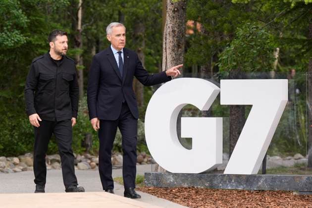 June 17, 2025, Kananaskis, Ab, Canada: Prime Minister Mark Carney walks with Ukrainian President Volodymyr Zelenskyy to a morning session at the G7 Summit in Kananaskis, Alta., Tuesday, June 17, 2025. Kananaskis Canada  - ZUMAc35_ 20250617_zaf_c35_088 Copyright: xAdrianxWyldx