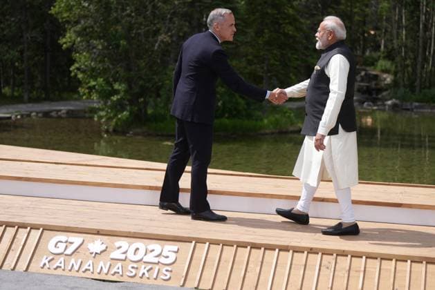 June 17, 2025, Kananaskis, Ab, CANADA: Canadian Prime Minister Mark Carney welcomes Indian Prime Minister Narendra Modi to the G7 Summit in Kananaskis, Alta., on Tuesday, June 17, 2025. Kananaskis CANADA  - ZUMAc35_ 20250617_zaf_c35_111 Copyright: xDarrylxDyckx