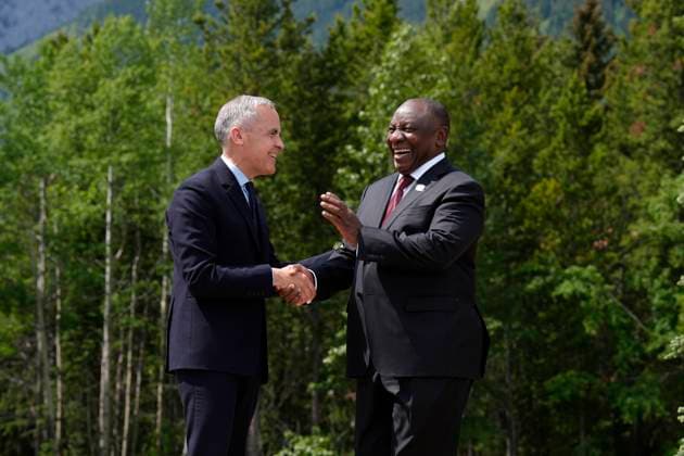 June 17, 2025, Kananaskis, Ab, Canada: Canadian Prime Minister Mark Carney welcomes President of the Republic of South Africa Cyril Ramaphosa to the G7 Summit in Kananaskis, Alta., on Tuesday, June 17, 2025. Kananaskis Canada  - ZUMAc35_ 20250617_zaf_c35_137 Copyright: xAdrianxWyldx