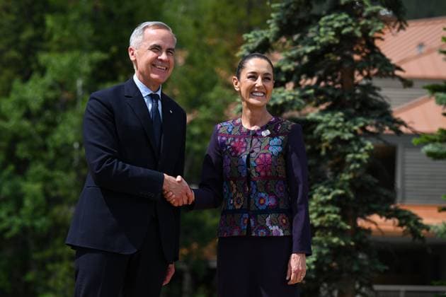 G7 SUMMIT CANADA, Prime Minister of Canada Mark Carney greets President of Mexico Claudia Sheinbaum during the welcome for Outreach partners at the G7 Leaders Summit in Kananaskis, Alberta, Canada, Tuesday, June 17, 2025. ( NO ARCHIVING Kananaskis ALBERTA CANADA  Copyright: xLUKASxCOCHx 20250618123644526146