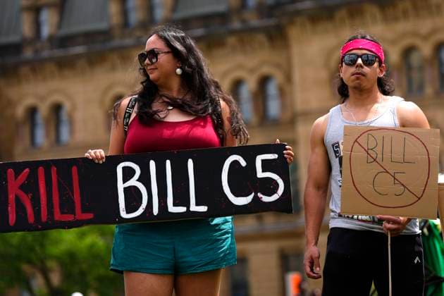 June 17, 2025, Ottawa, On, Canada: People rally against Bill C-5 on Parliament Hill in Ottawa, on Tuesday, June 17, 2025. Ottawa Canada  - ZUMAc35_ 20250617_zaf_c35_149 Copyright: xJustinxTangx