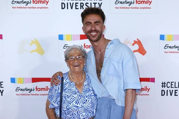 Waltraud Braeuss aka Grandma Waltraud and Felix Nieder at the Ernstings Family Celebrate Diversity Fashion Show on 17 06 2025 in Hamburg Ernstings Family Fashion Show 2025 in Hamburg