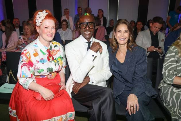 Ernsting s family Fashion Show Hamburg, 17 06 2025 Enie van de Meiklokjes, Teri Hatcher and Bruce Darnell at the Ernsting s family Fashion Show at the Empire Riverside Hotel in Hamburg Hamburg Copyright: xMatthiasxGränzdörferx
