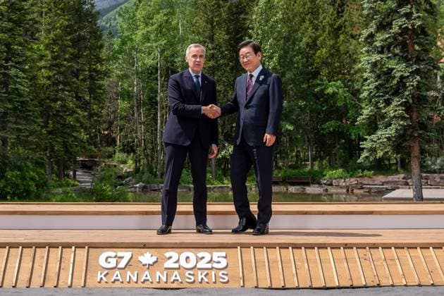 Kananaskis, Alberta, Canada, 17 06 2025 Mountain Lodge G7 Summit 2025 Mark Carney and Lee Jae myung, President of South Korea Photo Michael Kappeler Pool Copyright: xMichaelxKappeler Pool dtsxNachrichtenagenturx dts_71265