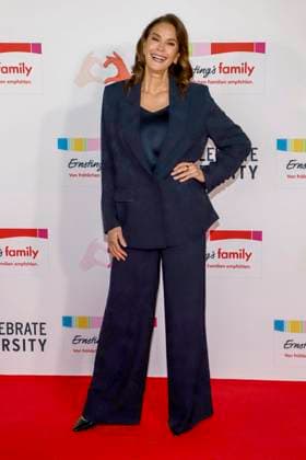 Teri Hatcher as a guest on the red carpet at the Ernstings Fashion HW Show 2025 under the motto Celebrate Diversity at the Hotel Empire Riverside on June 17, 2025 in Hamburg Hamburg Germany