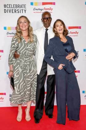 Elisabeth Roehm, Bruce Darnell, Teri Hatcher as guests on the red carpet at the Ernstings Fashion HW Show 2025 under the motto Celebrate Diversity at the Hotel Empire Riverside on June 17, 2025 in Hamburg Hamburg Germany
