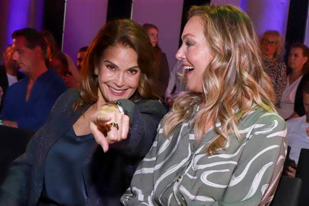 Teri Hatcher and Elisabeth Roehm as guests at the Ernstings Fashion HW Show 2025 under the motto Celebrate Diversity at the Hotel Empire Riverside on June 17, 2025 in Hamburg Hamburg Germany