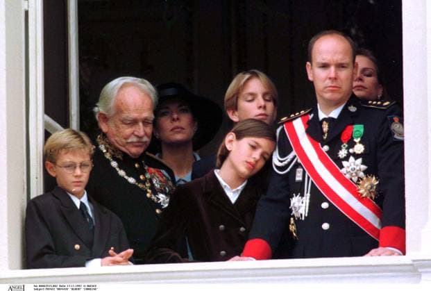 PRINCE RAINIER ALBERT CAROLINE PIERRE STEPHANIE BALCON CHARLOTTE FETE NATIONALE MONACO 1997 PRINCESSE PLAN AMERICAIN *** Prinz RAINIER ALBERT CAROLINE Gestein STEPHANIE Balkon CHARLOTTE FEST NATIONALE Monaco 1997 PRINZESSIN Plan AMERIKANISCH  Copyright: xAGENCEx xBESTIMAGExAGENCEx xBESTIMAGEx