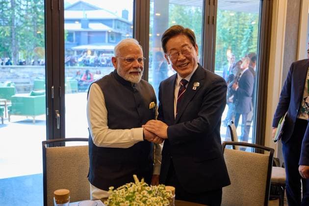 S. Korea-India talks S. Korea-India talks South Korean President Lee Jae Myung (R) and Indian Prime Minister Narendra pose for a photo ahead of their talks at the Group of Seven summit venue in Kananaskis, Canada, on June 17, 2025. (Pool photo) (Yonhap) 2025-06-18 10:42:00 < 1980-2025 YONHAPNEWS AGENCY. .> EDITORIAL USE ONLY  Copyright: xx PYH2025061807510031500 YonhapxNewsx yonphotos242347
