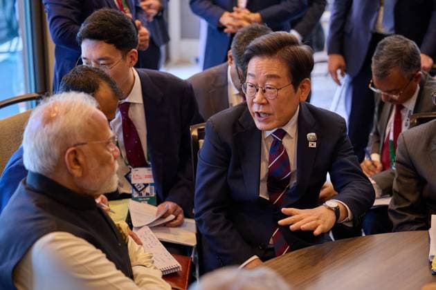 S. Korea-India talks S. Korea-India talks South Korean President Lee Jae Myung (R) and Indian Prime Minister Narendra hold talks at the Group of Seven summit venue in Kananaskis, Canada, on June 17, 2025. (Pool photo) (Yonhap) 2025-06-18 10:41:51 < 1980-2025 YONHAPNEWS AGENCY. .> EDITORIAL USE ONLY  Copyright: xx PYH2025061807500031500 YonhapxNewsx yonphotos242348