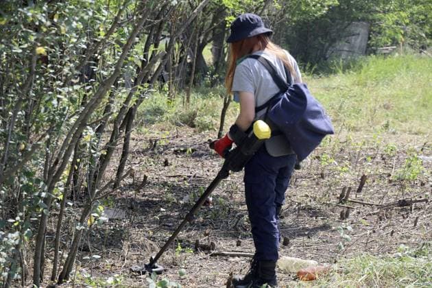 Humanitarian demining in Kharkiv region Deminer Anastasiia Zotova scans the ground with a metal detector during a humanitarian demining mission in the Kharkiv region on June 17, 2025. Kharkiv region Ukraine  Copyright: xViacheslavxMadiievskyix originalFilename: ukrinform-humanita250617_npBWp.jpg