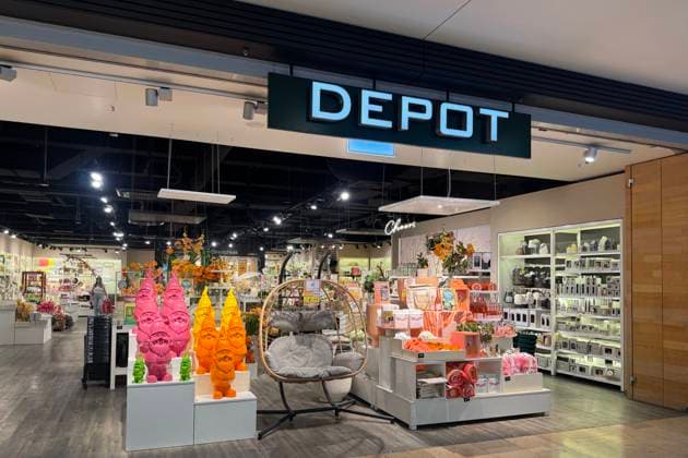 Deko Einrichtungskette Depot. Depot Filiale in den Riem Arcaden in Muenchen. *** Deco furnishing chain Depot Depot store in the Riem Arcaden in Munich