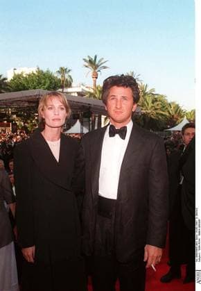 Festival de Cannes SEAN PENN ROBIN WRIGHT MONTEE DES MARCHES CLOTURE DU 50EME FESTIVAL INTERNATIONAL FILM CANNES 1997 PLAN AMERICAIN Cannes France *** Festival von Cannes SEAN PENN ROBIN WRIGHT AUFSTIEG DES Marken ZAUN VON 50EME FESTIVAL international Film Cannes 1997 Plan AMERIKANISCH Cannes Frankreich  Copyright: xANGELI-RINDOFF-GARCIAx xBESTIMAGExANGELI-RINDOFF-GARCIAx xBESTIMAGEx