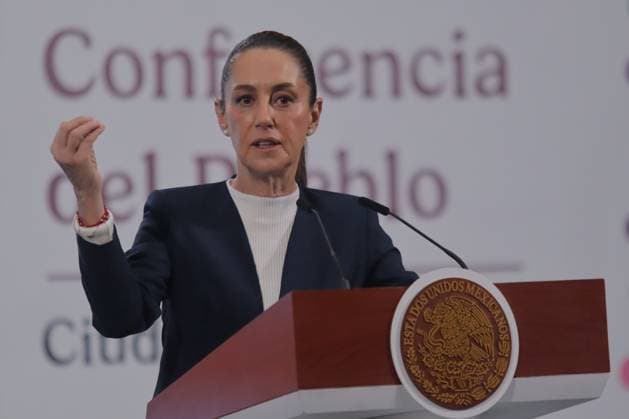 Mexico s President Claudia Sheinbaum Pardo speaks during a press conference, where she reiterated that hurricane Erick will enter the coasts of Oaxaca and Guerrero tonight, he urged citizens to be attentive to the information and not to go out or expose themselves, at the National Palace on June 18, 2025 in Mexico City, Mexico. Mexico City Mexico - ZUMAe321 20250618_zia_e321_001 Copyright: xCarlosxSantiagox