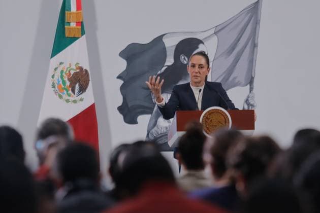 Mexico s President Claudia Sheinbaum Pardo speaks during a press conference, where she reiterated that hurricane Erick will enter the coasts of Oaxaca and Guerrero tonight, he urged citizens to be attentive to the information and not to go out or expose themselves, at the National Palace on June 18, 2025 in Mexico City, Mexico. Mexico City Mexico - ZUMAe321 20250618_zia_e321_005 Copyright: xCarlosxSantiagox