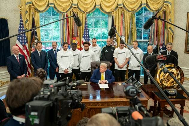 President Trump Holds a Meeting with Members of the Juventus Soccer Club U.S. President Donald Trump answers reporters questions during a meeting with members of the Juventus soccer club in the Oval Office of the White House in Washington, DC on Wednesday, June 18, 2025. Photo by Ken Cedeno Pool ABACAPRESS.COM WASHINGTON DC United States  Copyright: xPool ABACAx