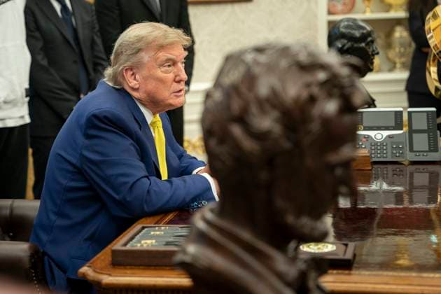 President Trump Holds a Meeting with Members of the Juventus Soccer Club U.S. President Donald Trump answers reporters questions during a meeting with members of the Juventus soccer club in the Oval Office of the White House in Washington, DC on Wednesday, June 18, 2025. Photo by Ken Cedeno Pool ABACAPRESS.COM WASHINGTON DC United States  Copyright: xPool ABACAx