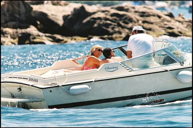 ARCHIVES - LES PREMIERES PHOTOS DE DODI AL FAYED ET DE LA PRINCESSE DIANA LORS DE LEURS VACANCES A SAINT TROPEZ Saint Tropez France *** Archiv sie ERSTE FOTOS von DODI AL FAYED und von DIE PRINZESSIN DIANA LORS von IHRE Urlaub A Heiliger TROPEZ Heiliger Tropez Frankreich  Copyright: xANGELI-JACOVIDESx xBESTIMAGExANGELI-JACOVIDESx xBESTIMAGEx