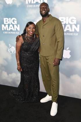 Stormzy with mother Abigail Owuo at the premiere of the Apple iPhone 16 Pro short film Big Man at BFI Southbank London, 18 06 2025 Foto:xS.xVasx xFuturexImagex big_man_5731