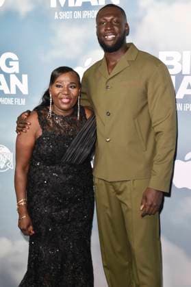 Stormzy with mother Abigail Owuo at the premiere of the Apple iPhone 16 Pro short film Big Man at BFI Southbank London, 18 06 2025 Foto:xS.xVasx xFuturexImagex big_man_5732
