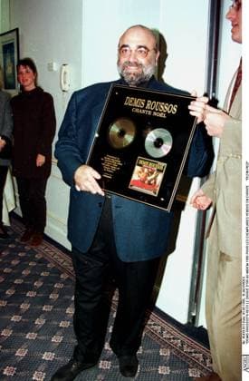 DEMIS ROUSSOS A RECU LE DISQUE D OR AU MIDEM 1995 POUR LES EXEMPLAIRES VENDUS EN EUROPE PLEIN PIED *** DEMIS ROUSSOS A RECU der DISK D Gold Au MIDEM 1995 für sie EXEMPLARE VERKAUFT IN Europa voll Fuß  Copyright: xDOMINIQUExJACOVIDESx xBESTIMAGExDOMINIQUExJACOVIDESx xBESTIMAGEx