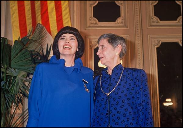 Info - La mère de Mireille Mathieu , Marcelle-Sophie Mathieu, est décédée dimanche matin à Avignon à l âge de 94 ans - Mireille Mathieu s mother, Marcelle-Sophie Mathieu died sunday morning at the age of 94 years old in Avignon - ARCHIVES - MIREILLE MATHIEU AVEC SA MERE France *** Info Die Mutter von Mireille Mathieu , Marcelle Sophie Mathieu, ist verstorben Sonntag Morgen auf Avignon auf l Alter von 94 Jahre Mireille Mathieu s mother, Marcelle Sophie Mathieu died sunday morning unter the Alter von 94 Jahre old in Avignon Archiv MIREILLE MATHIEU mit AG MUTTER Frankreich  Copyright: xBERTRANDxRINDOFFxPETROFFx xBESTIMAGExBERTRANDxRINDOFFxPETROFFx xBESTIMAGEx