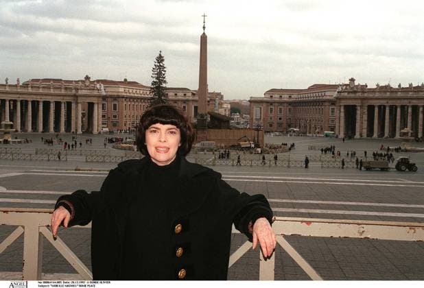 MIREILLE MATHIEU ROME PLACE FAMILLE DE MONACO NOEL AU VATICAN PLAN SERREN *** MIREILLE MATHIEU Rom Platz Familie von Monaco NOEL Au Vatikan Plan SERREN  Copyright: xOLIVIERxBORDEx xBESTIMAGExOLIVIERxBORDEx xBESTIMAGEx