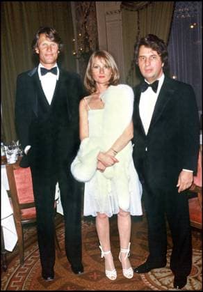 Rétro - Décès de Kris Kristofferson - ARCHIVES - KRIS KRISTOFFERSON, ISABELLE HUPPERT ET MICHAEL CIMINO PRESENTENT LA PORTE DU PARADIS AU FESTIVAL DE CANNES EN 1981 Cannes France *** Retro Todesfälle von Kris Kristofferson Archiv KRIS KRISTOFFERSON, ISABELLE HUPPERT und MICHAEL CIMINO PRÄSENT DIE Tor VON PARADIS Au FESTIVAL von Cannes IN 1981 Cannes Frankreich  Copyright: xANGELI-RINDOFFx xBESTIMAGExANGELI-RINDOFFx xBESTIMAGEx