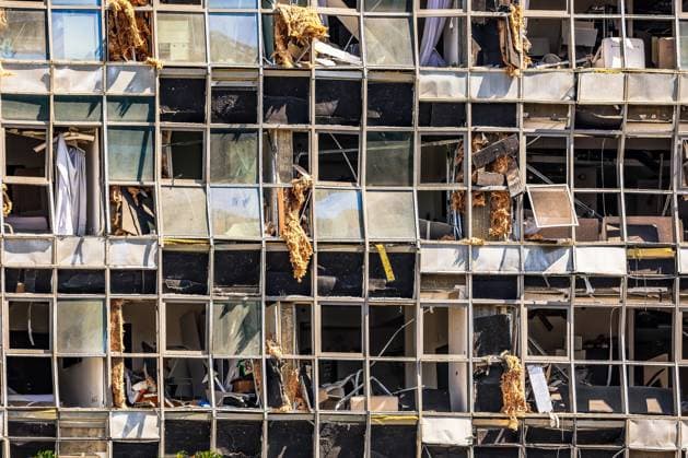 News Themen der Woche KW25 News Bilder des Tages Iranian Ballistic Missile Struck Ramat Gan Israel A view of the damages buildings in Ramat Gan , Tel Aviv, on June 19, 2025, after an Iranian ballistic missile reportedly struck the area. The exchange of fire between Iran and Israel started since early morning on Friday June 13, when Israel started attacking Iran. Ramat Gan Tel Aviv Israel Copyright: xAldemaxMilsteinx