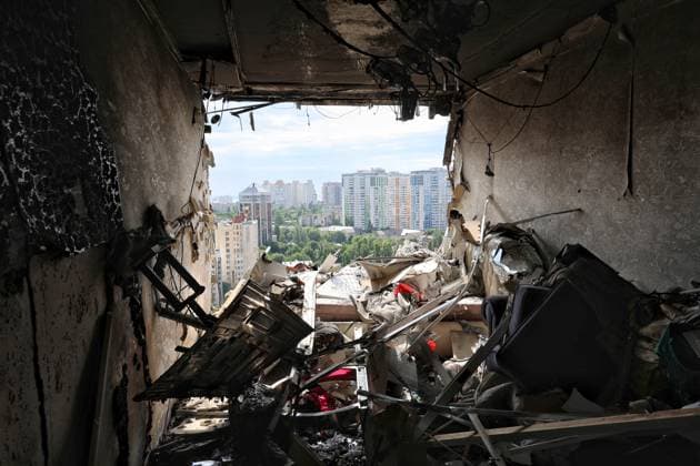 Bilder des Jahres 2025, News 06 Juni News Themen der Woche KW25 Residential high rises are seen from an apartment destroyed by a Russian drone attack in Odesa, Ukraine, June 20, 2025. (Photo by Nina Liashonok Ukrinform) Aftermath of Russian drone attack in Odesa on June 20, 2025  Copyright: xNinaxLiashonokx