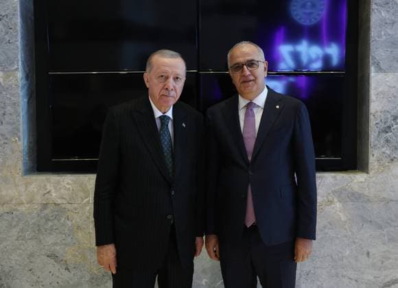 Turkish President Recep Tayyip Erdogan ISTANBUL, TURKIYE - JUNE 20: (----EDITORIAL USE ONLY - MANDATORY CREDIT - TURKISH PRESIDENCY MUSTAFA KAMACI HANDOUT - NO MARKETING NO ADVERTISING CAMPAIGNS - DISTRIBUTED AS A SERVICE TO CLIENTS----) Turkish President Recep Tayyip Erdogan (L) receives Turkish National Women s Volleyball Team players and Turkish Volleyball Federation President Mehmet Akif Ustundag (R) in Istanbul, Turkiye on June 20, 2025. Turkish Presidency Mustafa Kamaci Anadolu Istanbul Turkey. Editorial use only. Please get in touch for any other usage.  Copyright: x2025xAnadoluxTurkishxPresidencyx xMustafaxKamacix