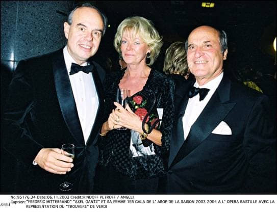 FREDERIC MITTERRAND AXEL GANZ ET SA FEMME 1ER GALA DE L AROP DE LA SAISON 2003 2004 A L OPERA BASTILLE AVEC LA REPRESENTATION DU TROUVERE DE VERDI PLAN SERRE FEMININ HOMME inconnu *** FREDERIC MITTERRAND AXEL GANZ und AG Frau 1ER GALA von L AROP von DIE Jahreszeit 2003 2004 A L Opera BASTILLE mit DIE REPRESENTATION VON TROUVERE von VERDI Plan Gewächshaus FEMININ Mann unbekannt  Copyright: xBERTRANDxRINDOFFxPETROFFx xBESTIMAGExBERTRANDxRINDOFFxPETROFFx xBESTIMAGEx