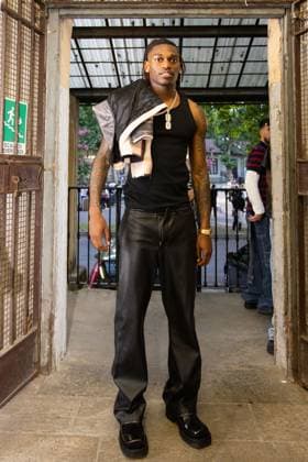 News - PDF - Celebrities and backstage - Milan Fashion Week - Menswear Spring Summer 2026 Rafa Leao attends the PDF fashion show during the Milan Menswear Spring Summer 2026 Fashion Week on June 20, 2025 in Milan, Italy. Photo: Cinzia Camela. MILAN Caserma XXIV Maggio Italy Copyright: xCinziaxCamelax xLiveMediax LPN_1930701
