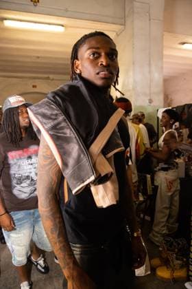 News - PDF - Celebrities and backstage - Milan Fashion Week - Menswear Spring Summer 2026 Rafa Leao attends the PDF fashion show during the Milan Menswear Spring Summer 2026 Fashion Week on June 20, 2025 in Milan, Italy. Photo: Cinzia Camela. MILAN Caserma XXIV Maggio Italy Copyright: xCinziaxCamelax xLiveMediax LPN_1930706