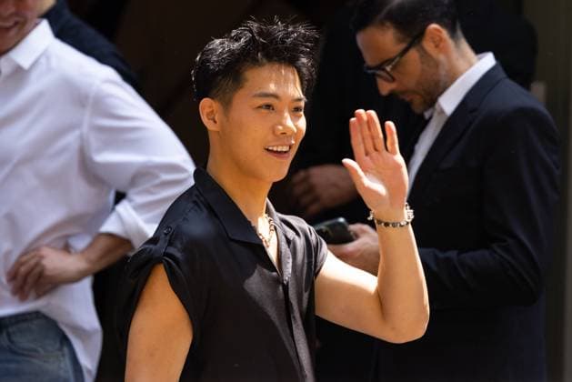 News - Dolce & Gabbana - Arrivals - Milan Fashion Week - Menswear Spring Summer 2026 Cheng Chang is seen at the Dolce &amp; Gabbana fashion show during the Milan Menswear Spring Summer 2026 Fashion Week on June 21, 2025 in Milan, Italy. Photo: Cinzia Camela. MILAN Metropol Italy Copyright: xCinziaxCamelax xLiveMediax LPN_1932069