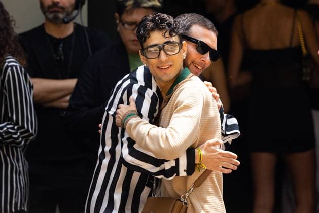 News - Dolce & Gabbana - Arrivals - Milan Fashion Week - Menswear Spring Summer 2026 A guest is seen at the Dolce &amp; Gabbana fashion show during the Milan Menswear Spring Summer 2026 Fashion Week on June 21, 2025 in Milan, Italy. Photo: Cinzia Camela. MILAN Metropol Italy Copyright: xCinziaxCamelax xLiveMediax LPN_1932076