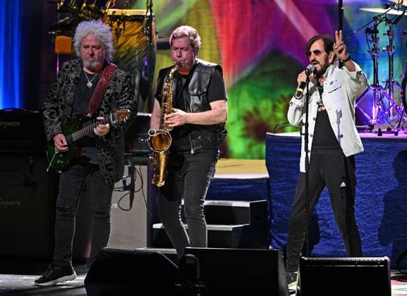 Bilder des Jahres 2025, Entertainment 06 Juni Ringo Starr of Ringo Starr & His All-Starr Band performs at Hard Rock Live held at the Seminole Hard Rock Hotel & Casino Featuring: Steve Lukather, Warren Ham, Ringo Starr Where: Hollywood, Florida, United States When: 20 Jun 2025 Credit: Robert Bell INSTARimages EDITORIAL USE ONLY. NOT FOR USE BY NEWSPAPERS BASED IN THE UK. Copyright: xx instar54860517