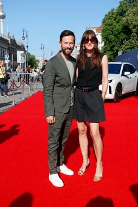 Staatsoper für alle , Red carpet on Bebelplatz, Berlin, 21 06 2025 Franz Dinda and Elise Dinda arriving for Charles Gounods RomÃ o et Juliette after William Shakespeare at the Staatsoper für Alle on Bebelplatz in Berlin on 21 6 2025 Berlin Staatsoper Unter den Linden Copyright: xAnitaxBuggex