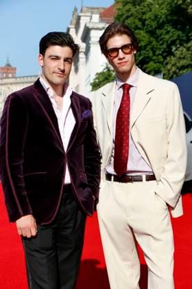 Staatsoper für alle , Red carpet on Bebelplatz, Berlin, 21 06 2025 Guest and Bert Heldt opera bert Influencer Instagram at the arrival to Charles Gounods RomÃ o et Juliette after William Shakespeare at the Staatsoper für Alle on Bebelplatz in Berlin on 21 6 2025 Berlin Staatsoper Unter den Linden Copyright: xAnitaxBuggex